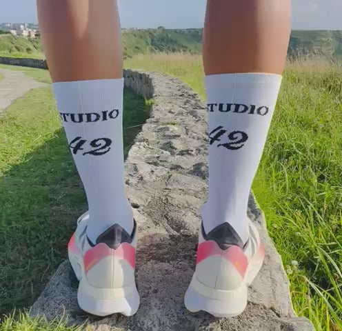 Calcetín running y ciclismo “ESSENTIAL”